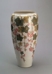 Vase de Sèvres, avec décoration sur glaçure - French School
