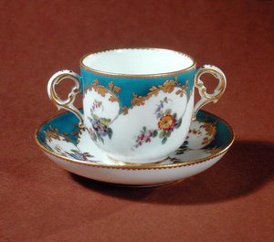 Tasse à toilette, atelier de Vincennes - French School