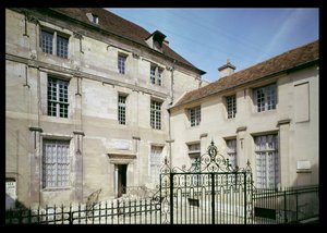 Lieu de naissance de Jean de la Fontaine (1621-95) construit en 1559 - French School