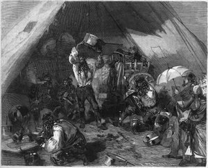 La population de Paris observant le travail des chaudronniers bohémiens, dont les tentes sont plantées aux Batignolles - French School