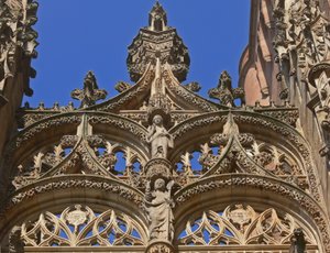 Tracery au-dessus de la porte sud - French School