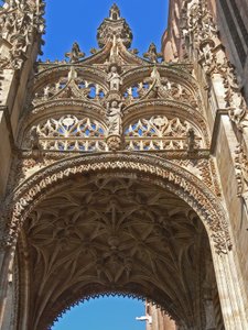Tracery au-dessus de la porte sud - French School