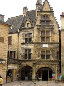 Vue de la Maison de La Boétie - French School
