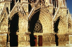 Vue des portails de la façade ouest, commencée en 1231 et achevée en 1430 - French School