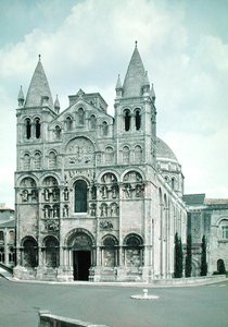 Vue de la façade ouest, construite 1125-35 - French School