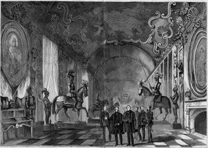 Vue de la salle des armes du Palais de Turin (Italie) lors de la visite du roi Victor Emmanuel II (1820-1878) et du prince Napoléon (1822-1891).