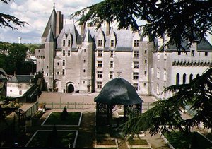 Vue de la façade ouest du château restauré construit vers 1465 pour Jean Bourré, ministre de Louis XI de France