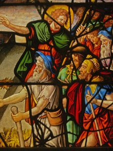 Fenêtre Charnier-10 représentant la manne du ciel; le Christ et l