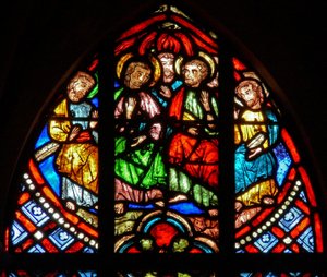 Fenêtre w0 représentant la Pentecôte - Vierge et quatre Apôtres