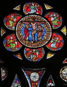 Fenêtre w15 représentant la Crucifixion (principalement moderne) - French School