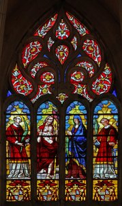 Fenêtre w200 représentant Saint Étienne, le Christ de la Résurrection, la Vierge Marie et un saint diacre