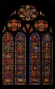 Fenêtre w201 représentant des saints, papes et diacres