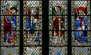 Fenêtre w49 représentant Saint Michel, Saint Julien, Saint Guillaume, Sainte Geneviève - French School