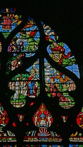 Fenêtre w6 représentant une scène de la vie de Sainte Marie-Madeleine - la dernière communion des saints