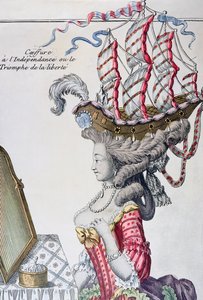 Femme en robe de jour avec une coiffure à la Belle Poule, période de l