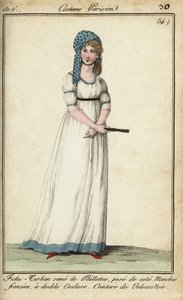 Femme en turban-foulard et robe tunique
