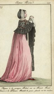 Femme en robe de style prêtresse