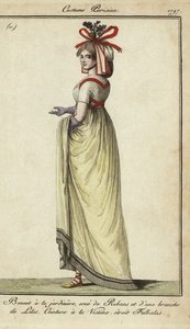 Femme avec ceinture de style victime et chapeau jardinière