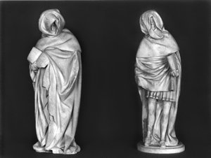 Deux pleureurs, du tombeau du Duc Jean de Berry (1340-1416) vers 1450-53 (albâtre) - French School