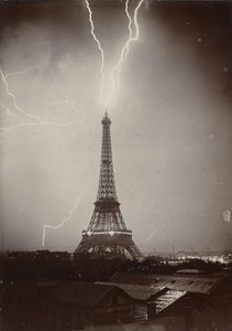 La Tour Eiffel frappée par la foudre, 1902 - Gabriel Loppe
