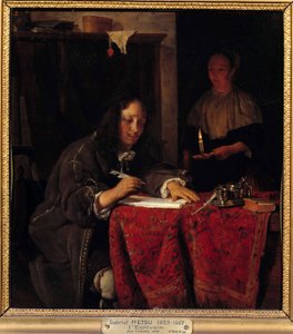 Der Schriftsteller. Dienerin hält eine Kerze, damit der Schreiber Licht zum Schreiben hat - Gabriel Metsu
