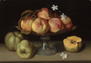 Pêches dans un bol en verre, pommes et fleurs de jasmin