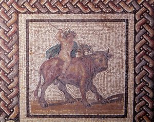 Art gallo-romain : pavement en mosaïque représentant un calendrier rustique. Allégorie du Printemps chevauchant un taureau. Fin IIe, début IIIe siècle après J.-C. De Saint-Romain-en-Gal (Rhône). Saint-Germain-en-Laye, Musée National d