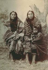 Deux femmes Comanche et un petit enfant - George A. Addison