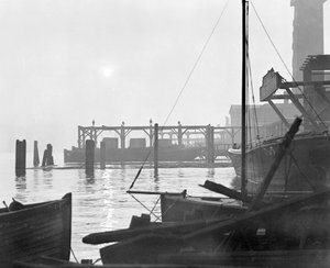 Lever de soleil sur le front de mer de Lambeth regardant vers l