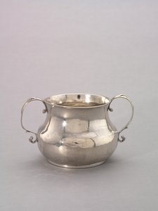 Coupe à deux anses, vers 1720