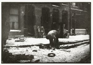 Ouvrier du bâtiment travaillant dans la neige à Amsterdam - George Hendrik Breitner