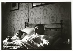Marie Breitner et une fille se réveillant dans un lit - George Hendrik Breitner