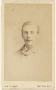 [Homme non identifié avec moustache, en vignette] - George Lavis