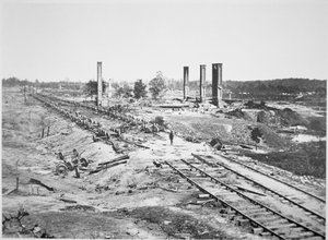 Ruines du train de munitions de 28 wagons de Hood et de l