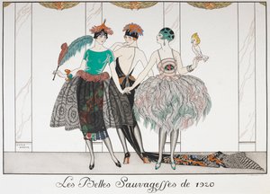 Les Belles Sauvagettes de 1920. Trois femmes en ligne portant des robes exotiques.