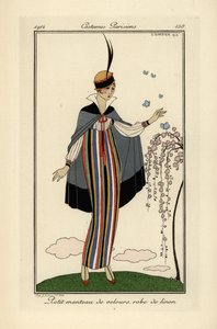 Femme en robe de lin rayée avec une courte veste en velours