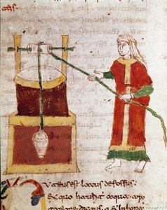 Une femme puisant de l
