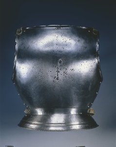 Plastron, vers 1510-1530 (acier avec peinture noire, sangles en cuir) - German School