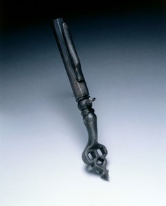 Clé de rouet combinée et mesure de poudre, c.1625-50