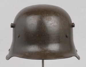Casque en acier allemand ou 