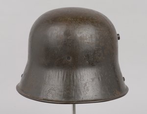 Casque en acier allemand ou 