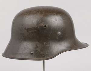 Casque en acier allemand ou Stahlhelm, vers 1916 - German School