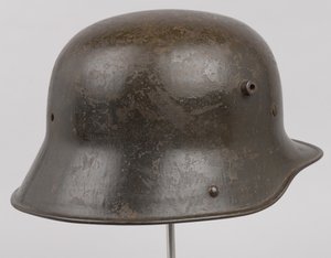 Casque en acier allemand ou Stahlhelm, vers 1916 - German School