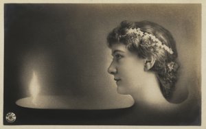 Fille avec une flamme - German School
