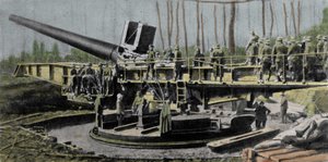 Souvent confondu avec le canon de la Grosse Bertha, le canon de Paris (Wilhelmgescutae) est le plus mystérieux des canons allemands de la Première Guerre mondiale. Calibre 210 mm; longueur de vol 36 m; portée 126 km; poids total 750 T; poids du projectile  - German School