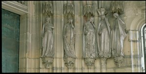 Les Cinq Vierges Folles, figures de jambage du Portail du Paradis, figures sculptées vers 1250, porche construit vers 1350 - German School