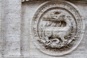 Blason sur la façade de l