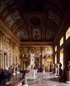 Salle des Empereurs avec Enlèvement de Proserpine au centre, par Gian Lorenzo Bernini, Galerie Borghèse, Rome, Italie - Gian Lorenzo Bernini