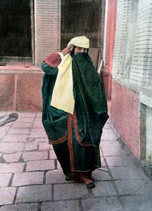 Femme persane en costume traditionnel