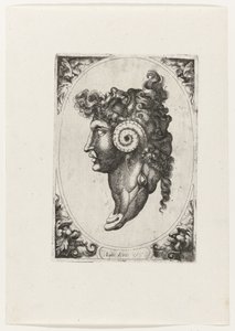Composition de trois visages et la tête d